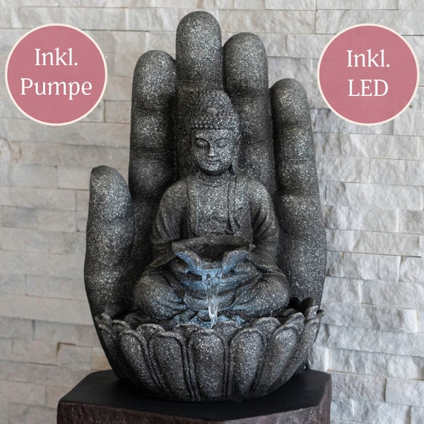 Gartenbrunnen in Form einer Hand mit sitzender Buddha-Figur auf einer Lotusblüte, inklusive Pumpe und LED-Beleuchtung.