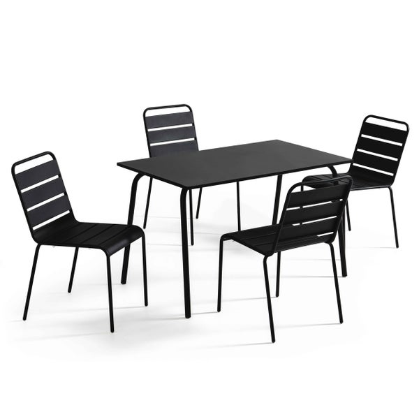 Schwarzes Gartenmöbel-Set aus Metall bestehend aus einem rechteckigen Tisch und vier Stühlen mit Latten-Design.