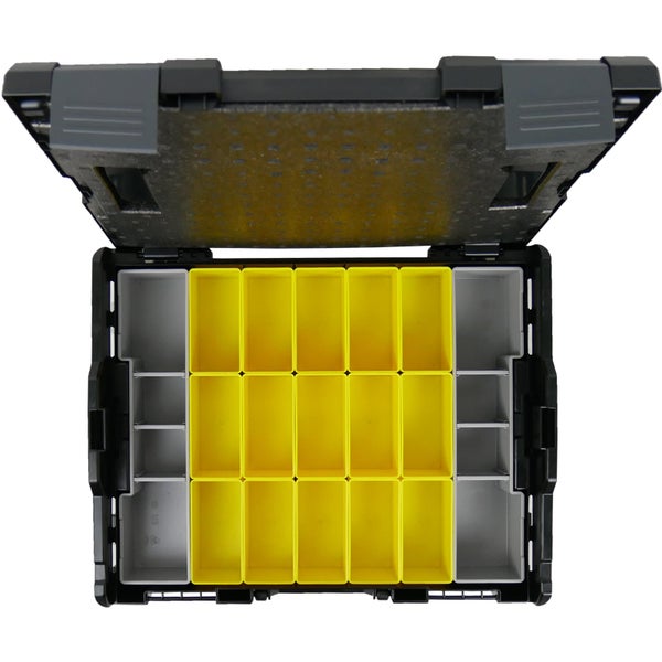 Wohnzimmer mit Ecksofa, Couchtisch, Dekoration und Teppich