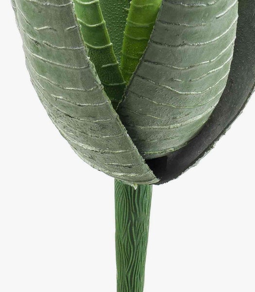 Künstliche Hortensie im Tontopf mit blauen und violetten Blüten und grünen Blättern.