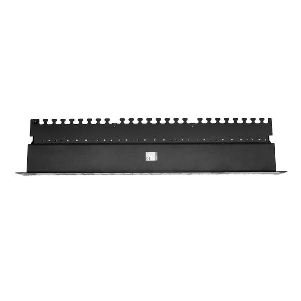 Schwarzes 24-Port Patchpanel aus Metall für Netzwerkschränke mit Kabelabfangschiene.