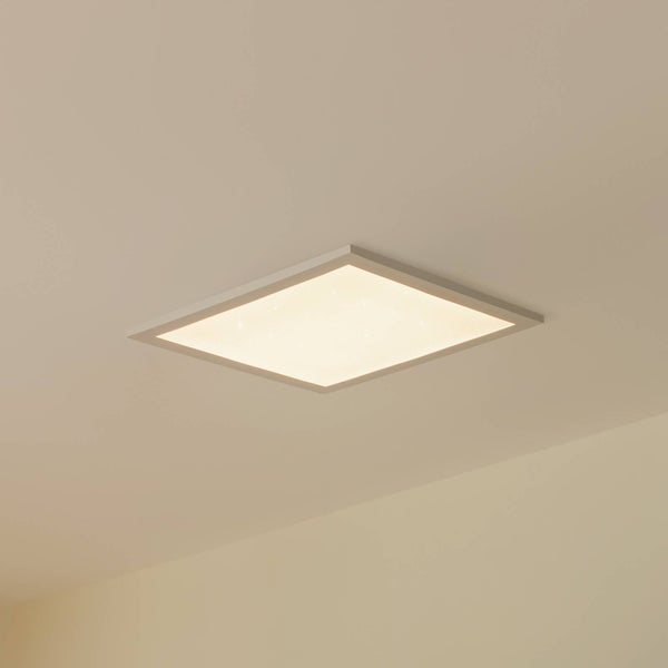 Quadratische LED Deckenleuchte mit Sternenhimmel Effekt, montiert an einer Zimmerdecke.