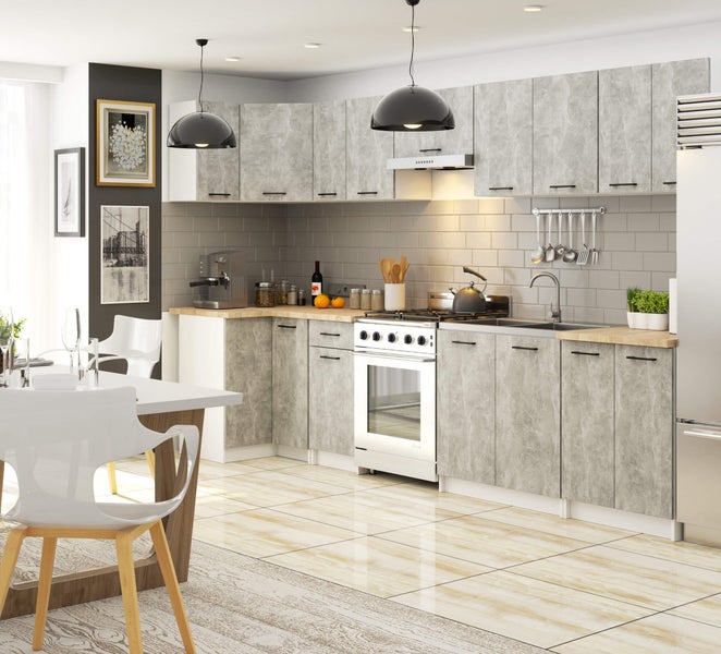 Helle Küche mit Esstisch und Stühlen, grauen Schränken und Fliesenboden