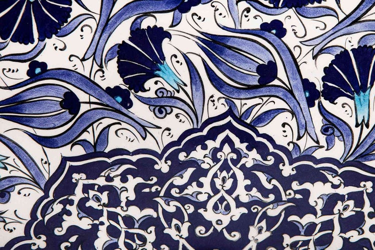 Fliesenmuster mit floralem Design