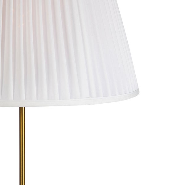 Detailansicht einer Stehlampe mit weißem Lampenschirm und goldenem Lampenfuß