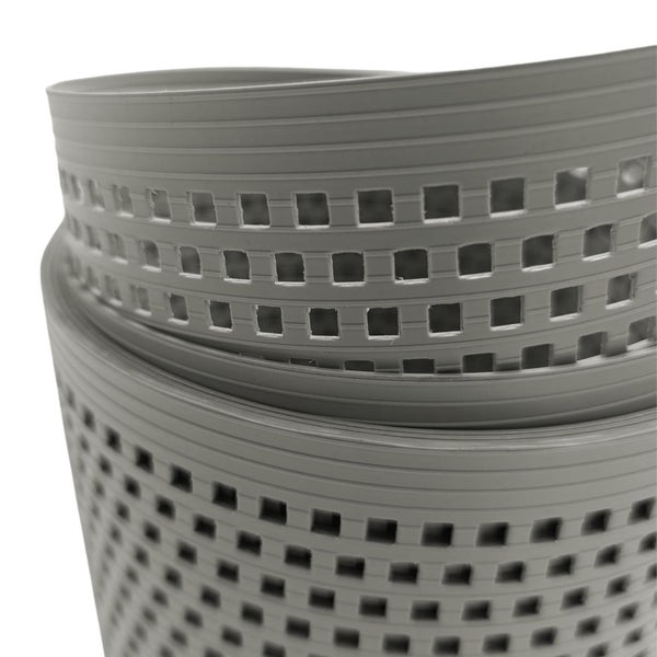 Drainagematte mit quadratischen Öffnungen aufgerollt