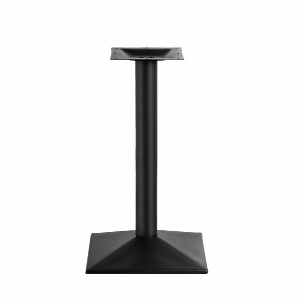 Ein Tischgestell aus Metall mit quadratischer Bodenplatte und Montageplatte für Tischplatten.