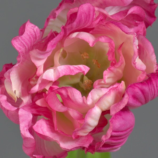 Künstliche Tulpe in Rosa mit gewellten Blütenblättern aus Textil.