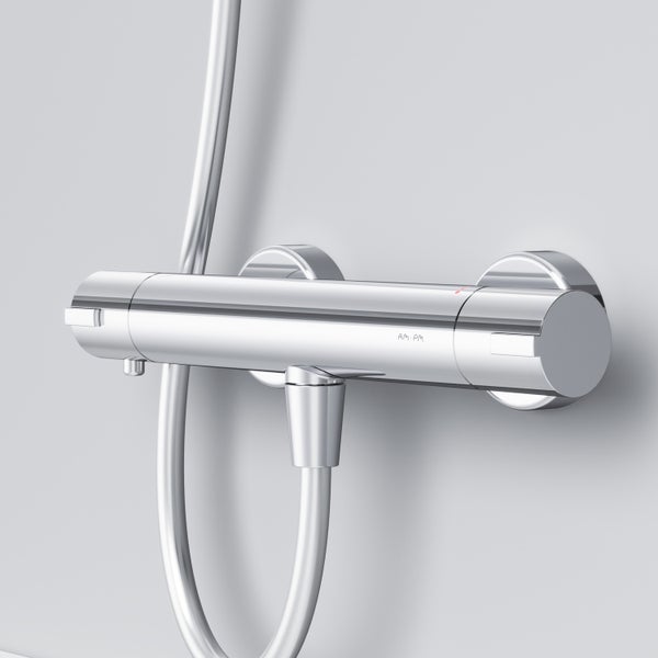 Duschthermostat aus Chrom mit Anschluss für Brauseschlauch.