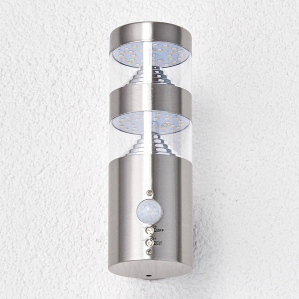Zylindrische Außenwandleuchte aus Edelstahl mit integriertem Bewegungsmelder, zwei LED-Leuchteinheiten und Einstellungsreglern.