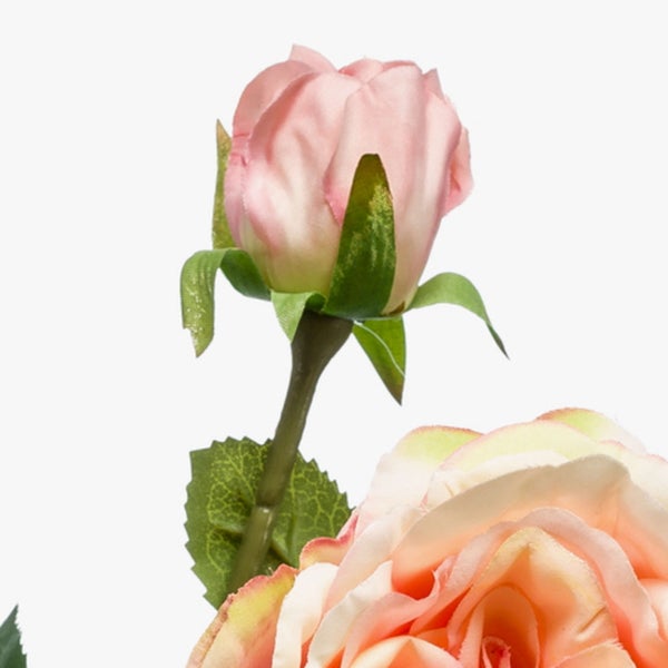 Künstliche Rose mit einer Knospe und einer Blüte in Rosa aus Textilmaterial.