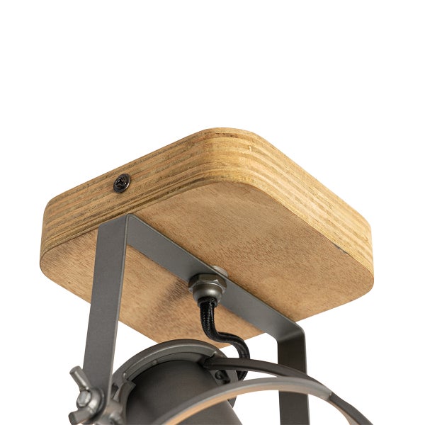 Deckenbefestigung einer Lampe mit Holzplatte und Metallbügel
