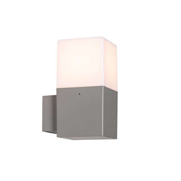 Moderne Wandleuchte für den Außenbereich, quaderförmiges graues Metallgehäuse mit weißem Kunststoffdiffusor.