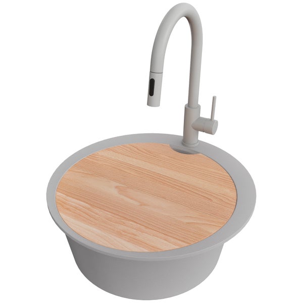 Spültisch mit Holzeinsatz und Wasserhahn