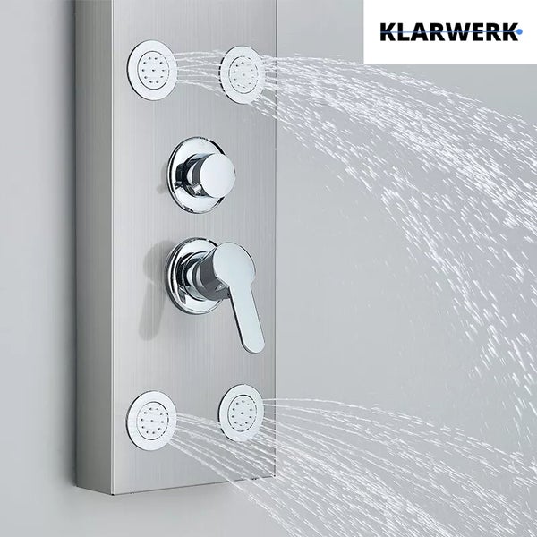 Duschpaneel aus Edelstahl mit mehreren Wasserdüsen und Klarwerk Logo