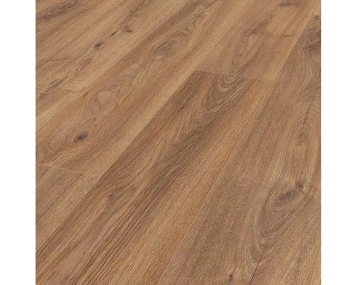 Nahaufnahme von Laminatboden in Holzoptik