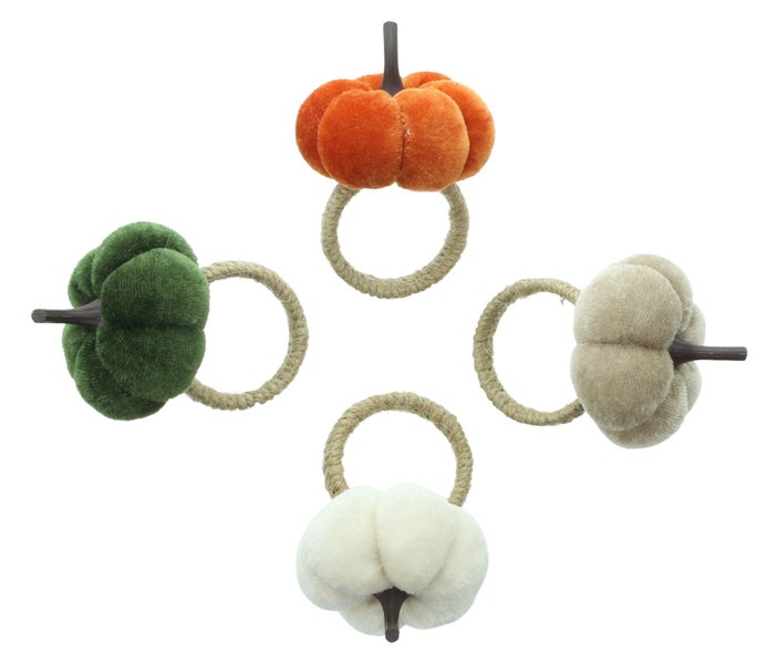 Set von vier Serviettenringen mit Kürbis Motiv aus Samt und Jute für die Tischdekoration im Herbst