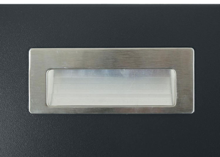 Eingelassener Griff aus Metall