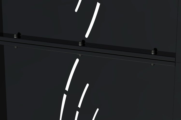 Detailansicht einer Glaswand mit horizontaler Befestigungsschiene und Haltepunkten.