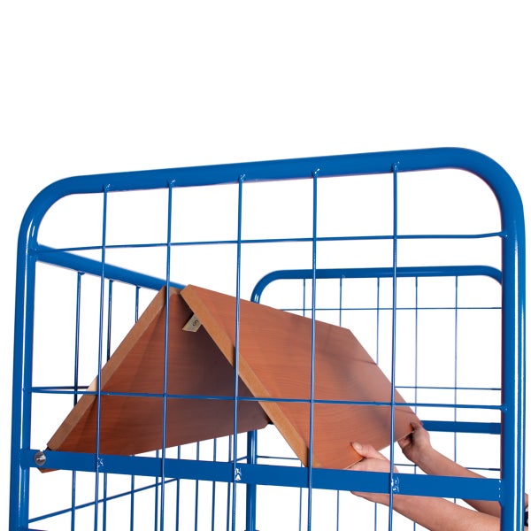 Detailansicht eines Gitterwagens mit einer eingelegten Holzbodenplatte.