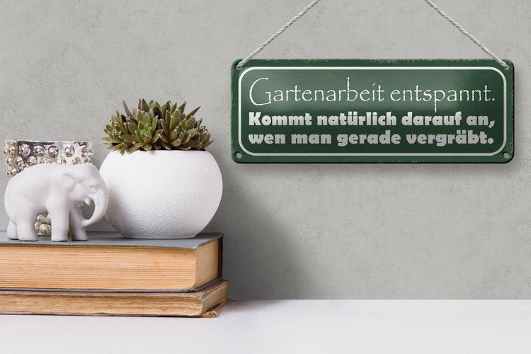 Blechschild Spruch 27x10cm Gartenarbeit entspannt vergräbt Dekoration