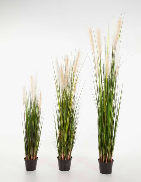 Künstliche Monstera Adansonii im schwarzen Kunststofftopf mit Moosstab und Kieselsteinen.