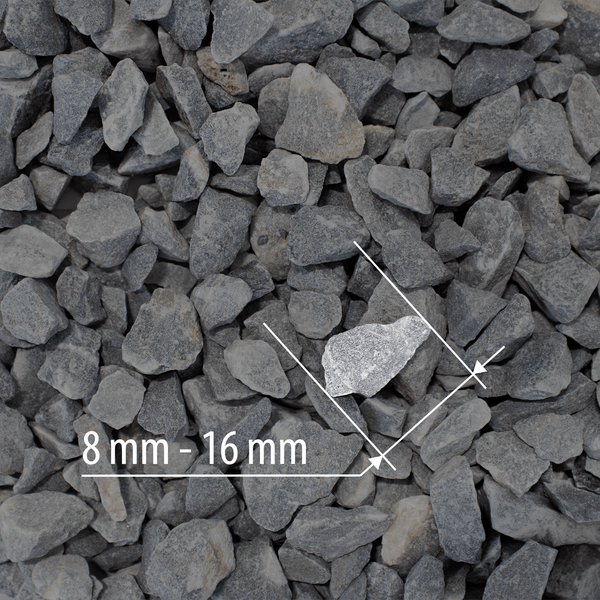Nahaufnahme von grauem Ziersplitt mit einer Körnung von 8 Millimeter bis 16 Millimeter.