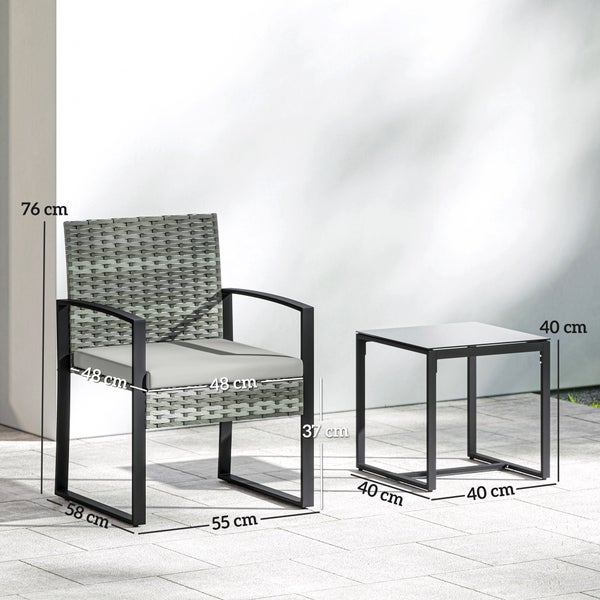 Gartenmöbel-Set aus Sessel mit Geflecht und Tisch mit Maßen in Zentimetern. Sessel: 76 mal 55 mal 58. Tisch: 40 mal 40 mal 40.