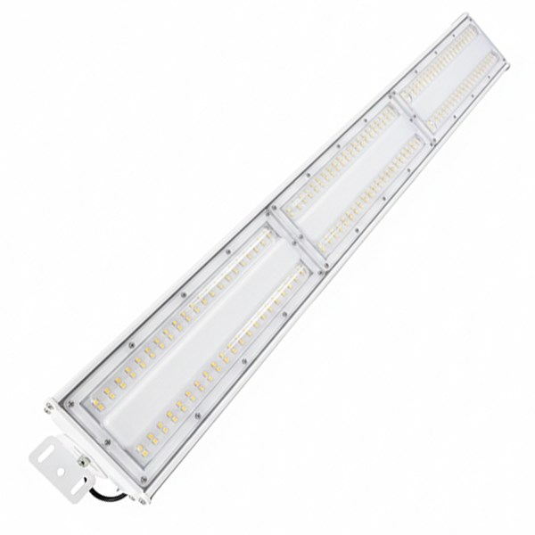 Rechteckiger LED-Flutlichtstrahler mit drei LED-Modulen und Montagebügel für Industrie und Außenbereiche.