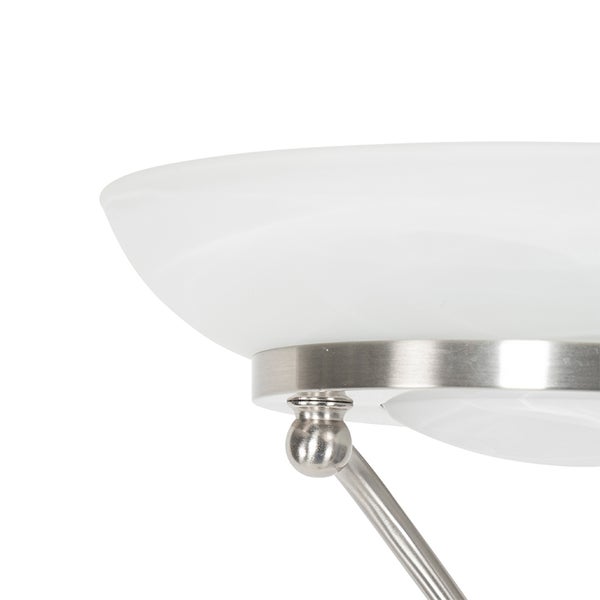 Detailansicht einer Lampe mit Glasschirm und Metallgestell