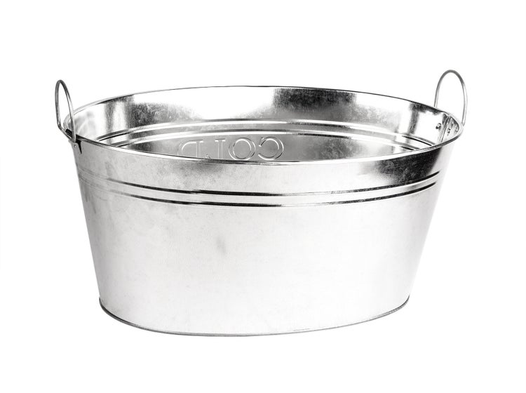 XL Getränkekühler mit Henkel 24 Liter - Zinkwanne wasserdicht - Großer Champagner- & Sektkühler, Eiskübel, Eiseimer für Garten-Party mit Aufdruck Cold Drinks