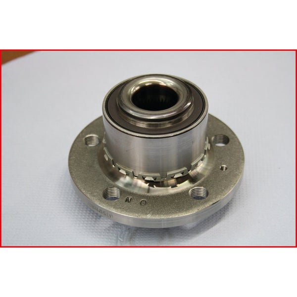 Radnabe aus Metall mit Befestigungslöchern