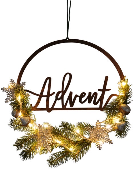 Dekorativer Metallring mit Schriftzug Advent, Tannengrün, Schneeflocken und LED Lichterkette als weihnachtlicher Hängeschmuck.