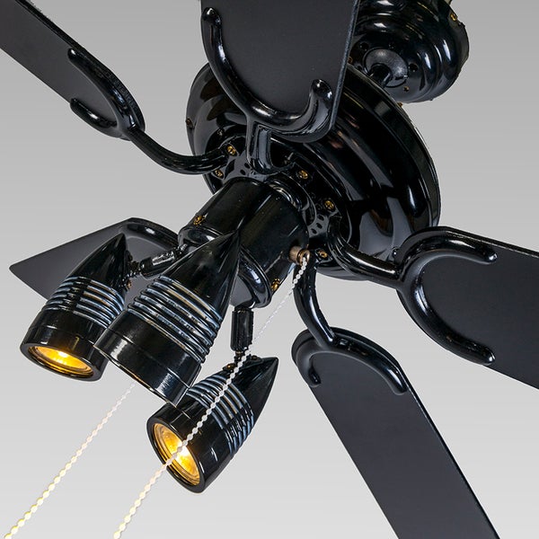 Deckenventilator mit Beleuchtung und drei Strahlern in klassischem Design