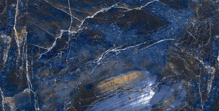 Nahaufnahme einer blauen Marmorfliese mit Maserung