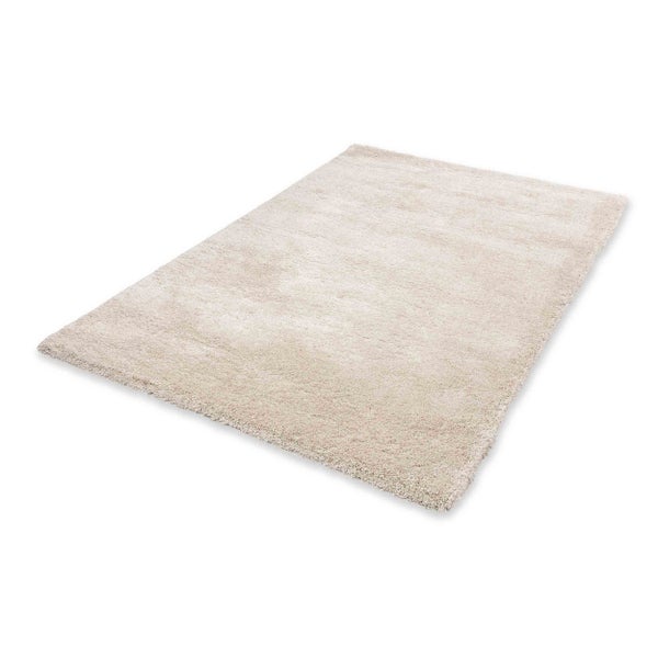Rechteckiger beiger Hochflor-Teppich mit weicher, flauschiger Textur.