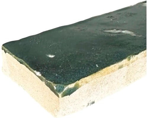 Handgefertigte Fliese Zellige Bejmat 36 vert bouteille 5x15cm glänzend