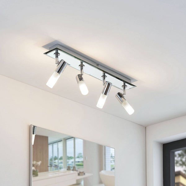 Deckenleuchte mit vier Strahlern aus Metall und Glas im Badezimmer