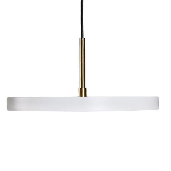 Moderne LED Pendelleuchte in runder Scheibenform mit Metallelement und Textilkabel