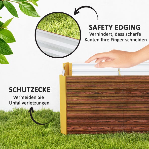 Grüne Elektroleitung auf einer schwarzen Kabeltrommel