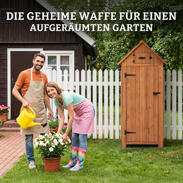 Ein Paar pflegt den Garten vor einem weißen Zaun und einem Gartenschrank aus Holz. Mann mit Gießkanne und Frau bei weißen Blumen im Topf.
