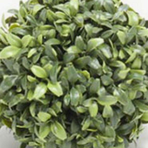 Künstliche Buchsbaumkugel aus Kunststoff mit dichten Blättern für die Dekoration.