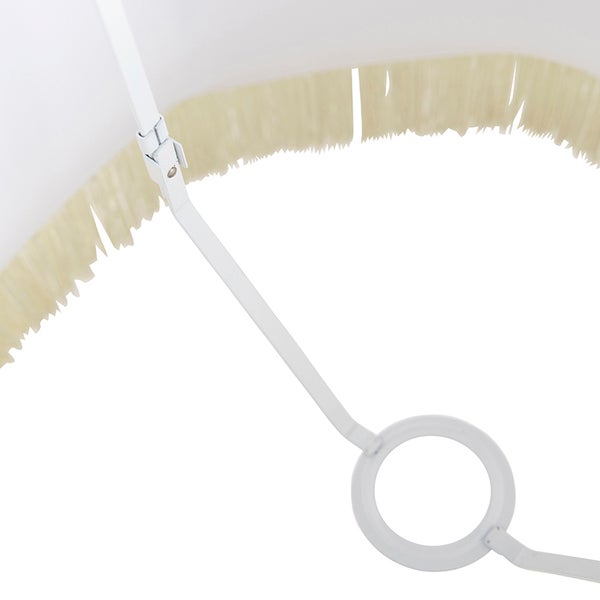 Detailansicht eines Lampenschirms mit Fransen und Befestigung