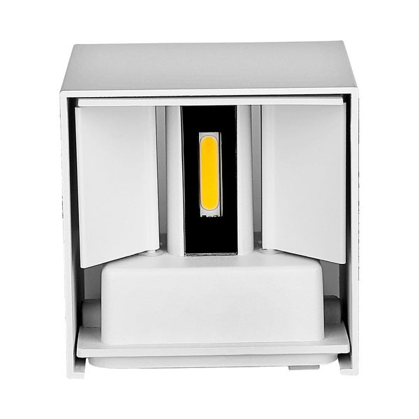 Weiße Wandleuchte mit LED-Licht