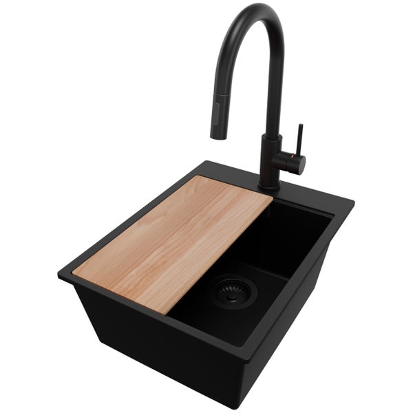 Spültisch aus Naturstein mit Armatur und Schneidebrett