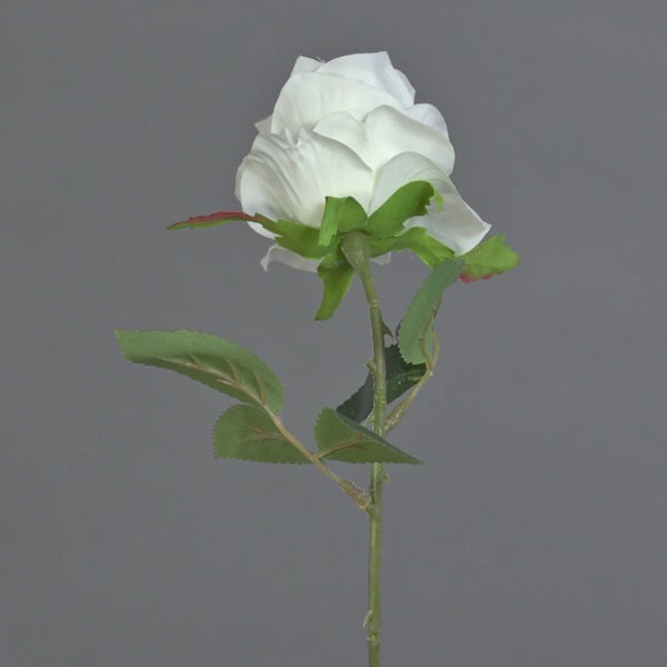 Künstliche Rose in Weiß mit grünem Stiel und Blättern.