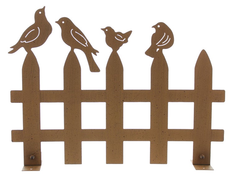 Dekorative Gartenstecker mit Vogelmotiven auf einem Zaun