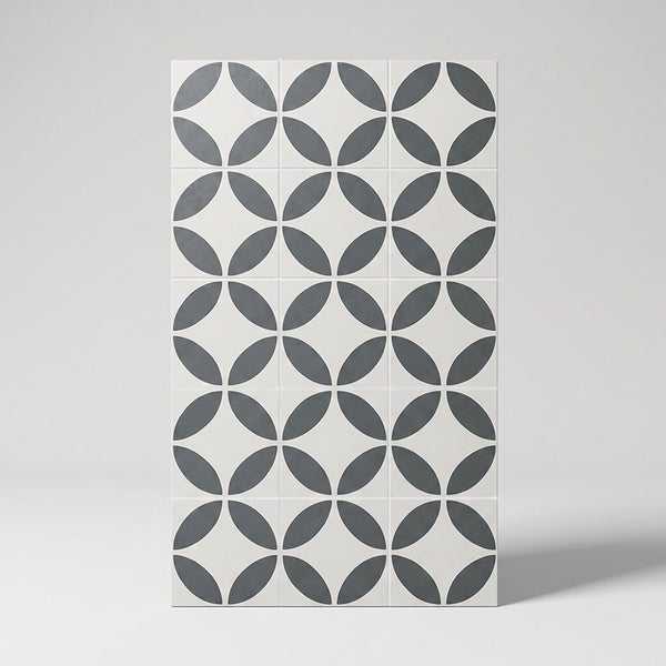 Quadratische Bodenfliese mit geometrischem Kreisbogenmuster in einem Set aus vier Fliesen