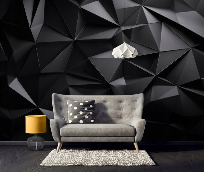 Innenaufnahme mit Sessel, Kissen, Lampe und geometrischer Wand