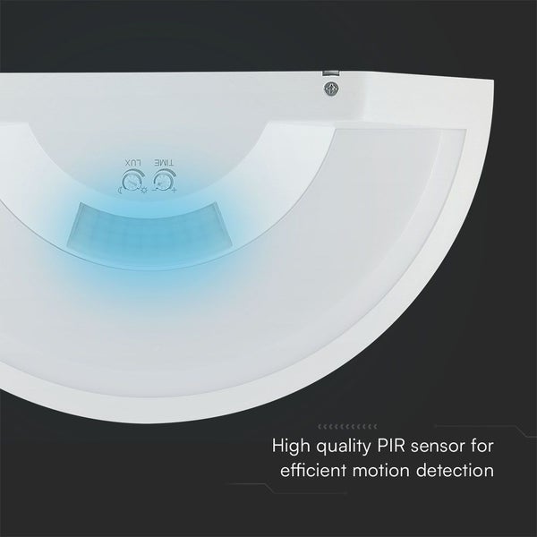 Detailansicht einer weißen Lampe mit Bewegungssensor